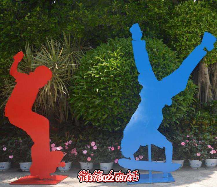 不銹鋼滑板雕塑，挑戰高難度運動