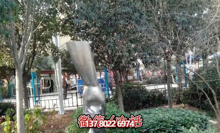 不銹鋼兒童雕塑——讓孩子們在學校里拉大手，拋光小手