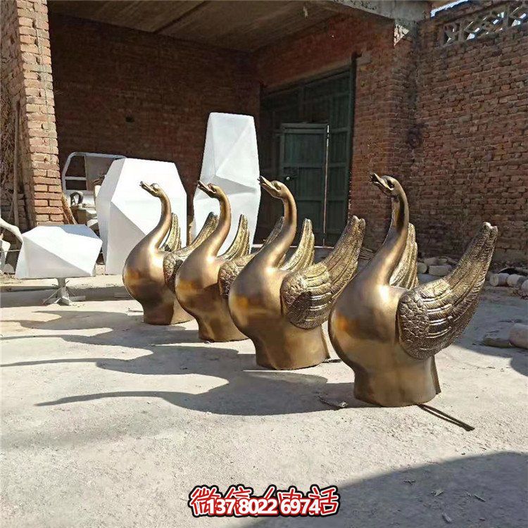 仿銅噴水雕塑，玻璃鋼景觀天鵝水池，為廣場園林?jǐn)[放