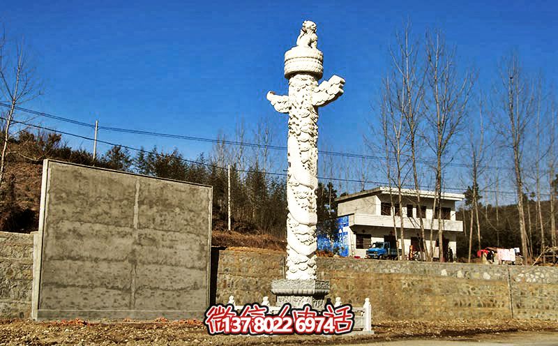 漢白玉華表雕塑，點綴農村廣場