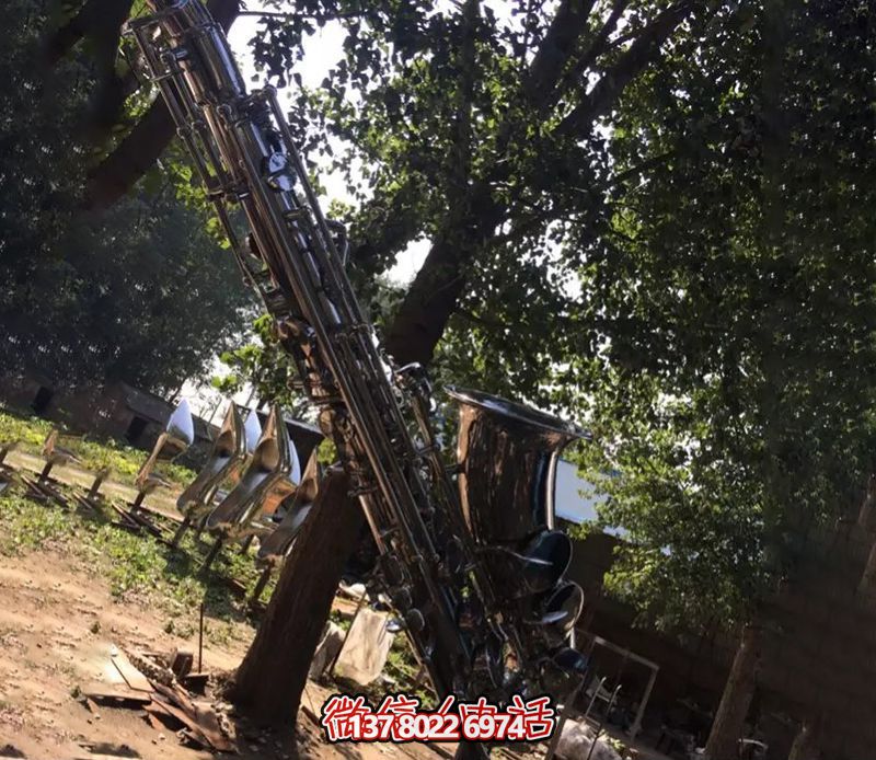不銹鋼薩克斯樂(lè)器戶(hù)外雕塑