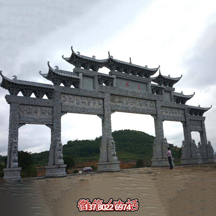 精美大型仿古青石雕刻門樓牌坊，為景區入口增添精彩