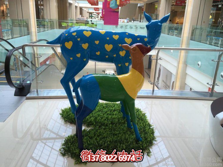玻璃鋼手工彩繪小鹿擺件，為你的商場增添溫馨美感