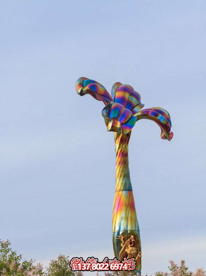 玻璃鋼藝術(shù)雕塑，點(diǎn)綴五彩花朵，為公園景觀帶來(lái)絢麗奪目的藝術(shù)氛圍