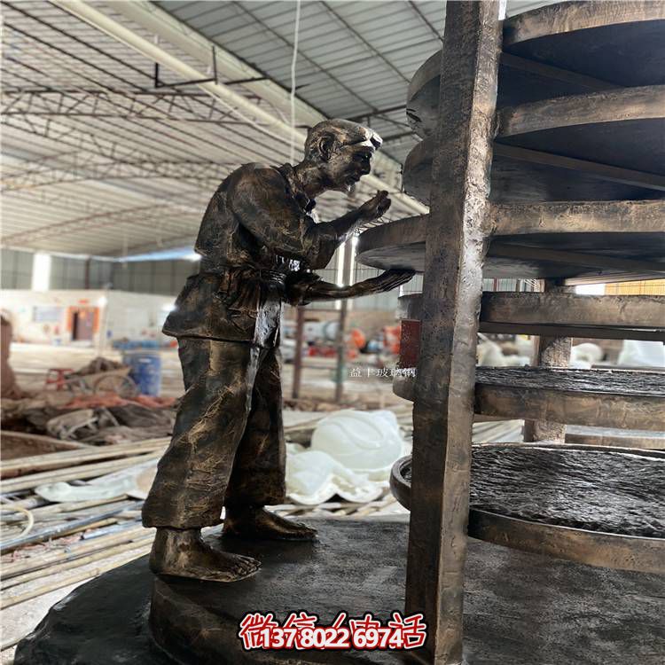 玻璃鋼仿銅人物擺件，點綴戶外園林景觀