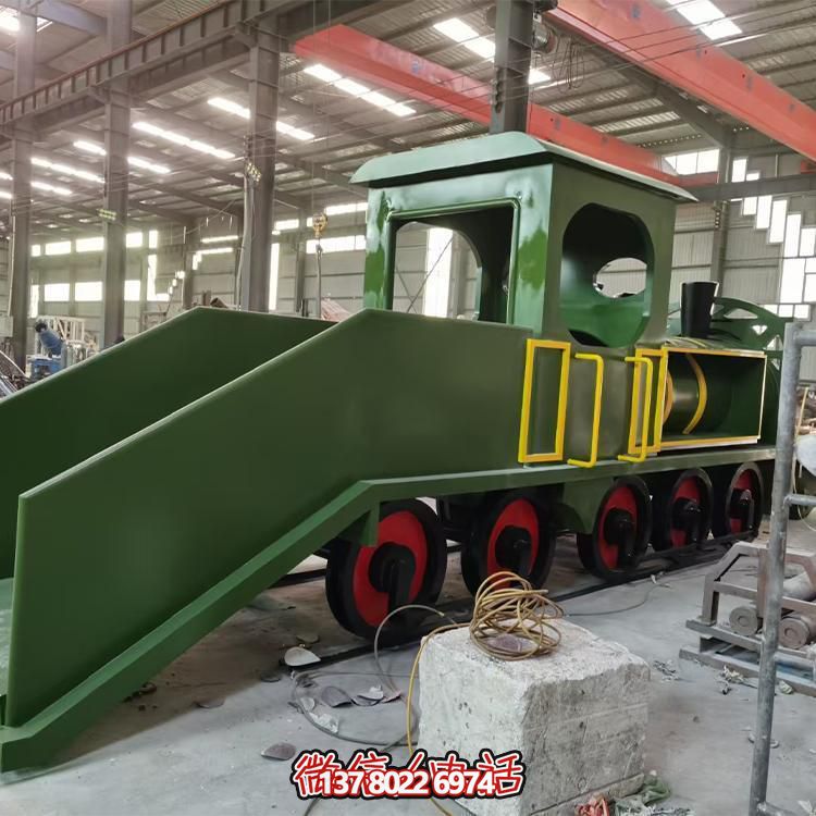精致不銹鋼車頭雕塑，給游樂園增添時(shí)尚色彩