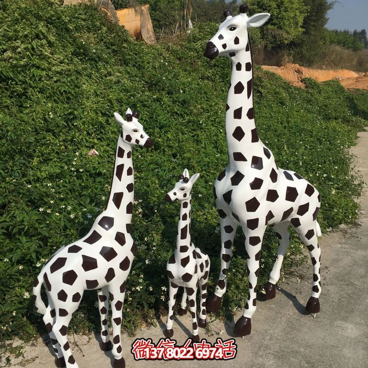 長頸鹿玻璃鋼雕塑，珍藏一家三口的美好回憶