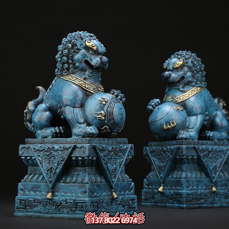 仿古青銅獅子雕塑，為景區創意增添古樸色彩