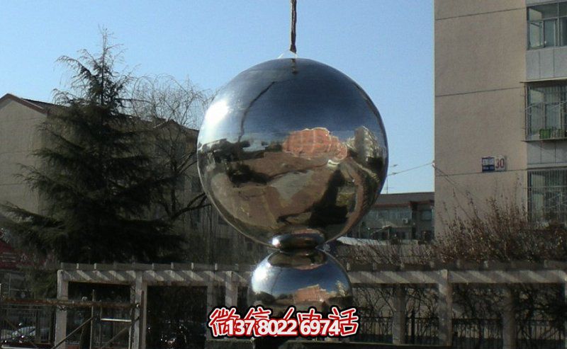不銹鋼球體雕塑，鏡面反光，室外裝點(diǎn)美化
