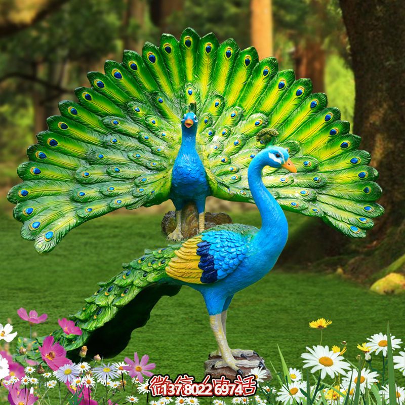 玻璃鋼彩繪孔雀雕塑，為公園草地增添靈動之美