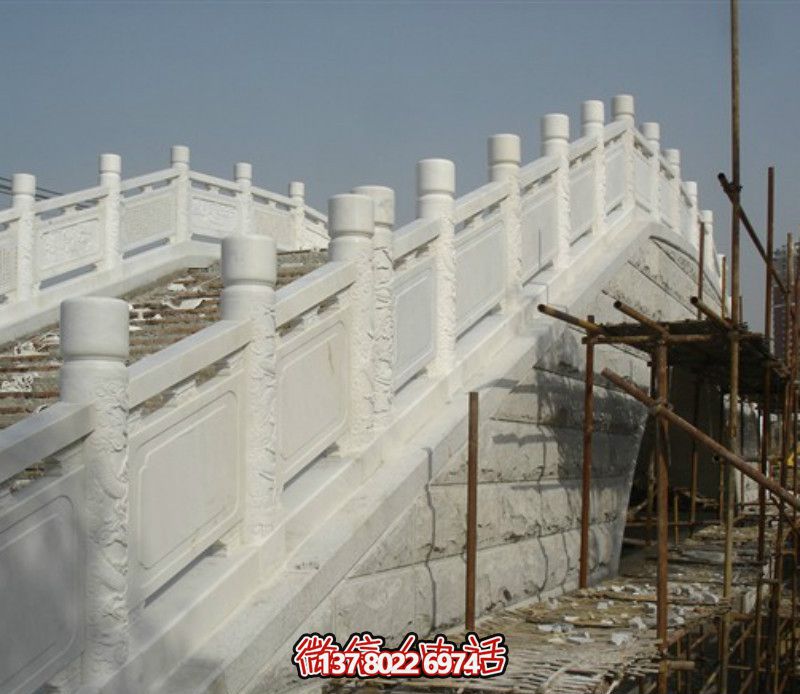 漢白玉欄桿，提升城市廣場拱橋風采