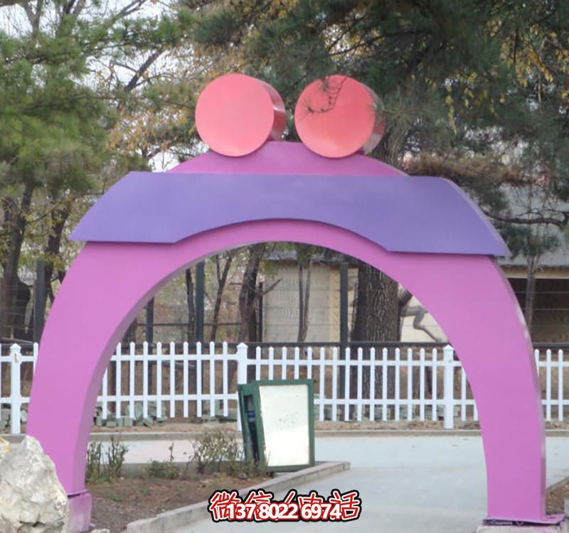 創意玻璃鋼愛心雕塑，裝點城市公園