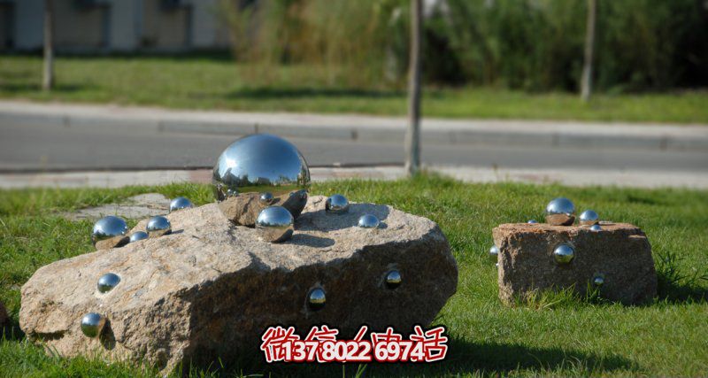 雕塑般的不銹鋼球體，帶給您不一樣的公園創意