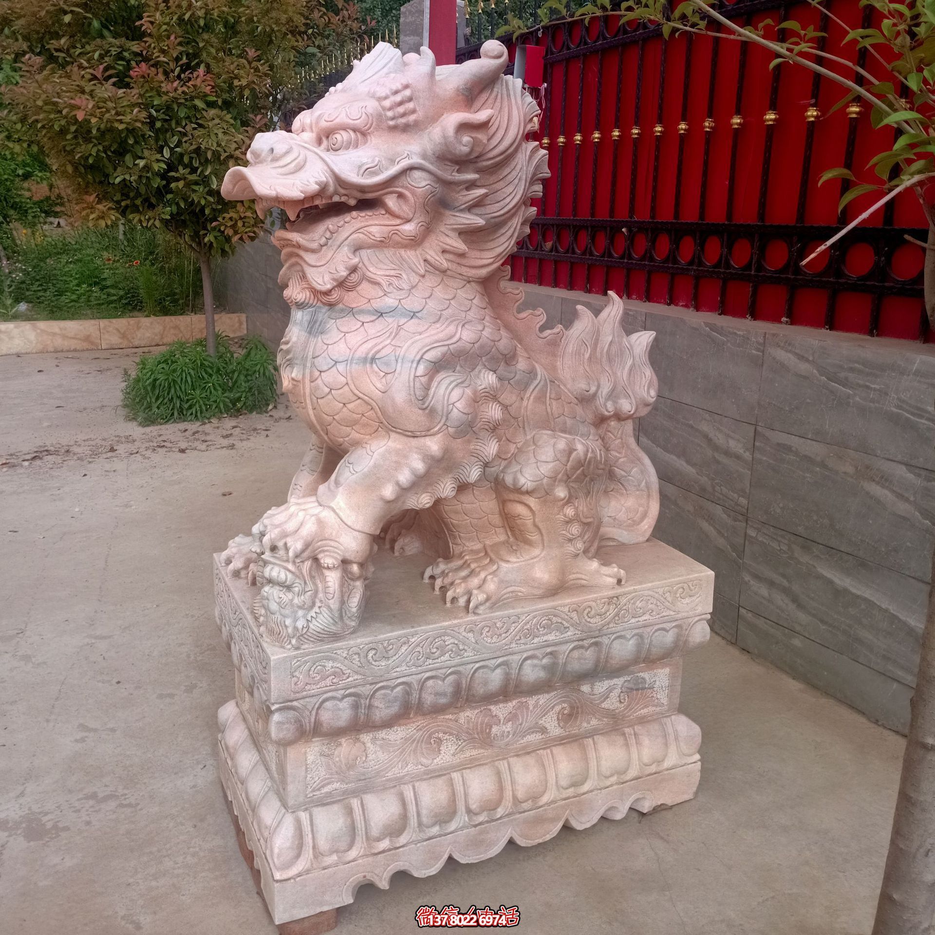 大型仿真麒麟雕塑，增添寺廟園林景觀紅晚霞之美