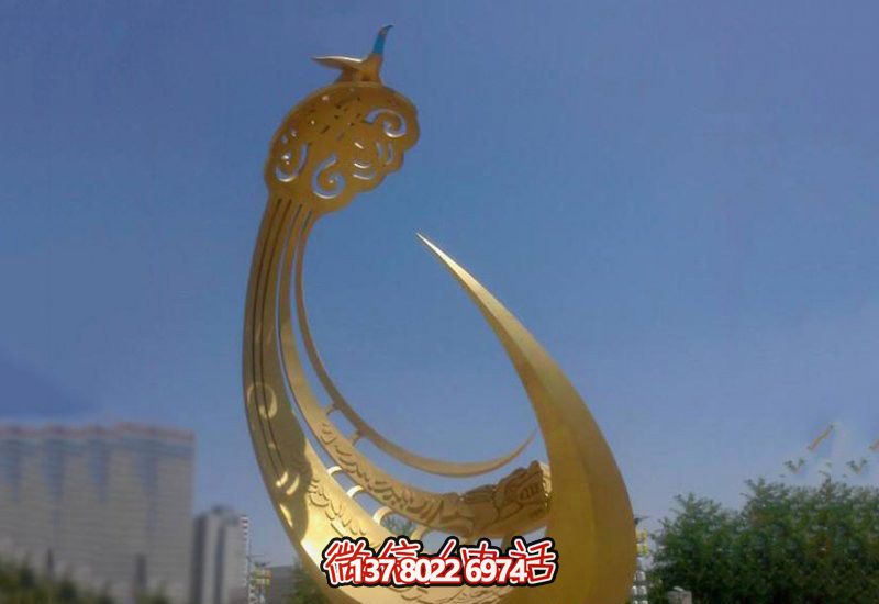 精美不銹鋼鳳凰雕塑，點綴戶外廣場