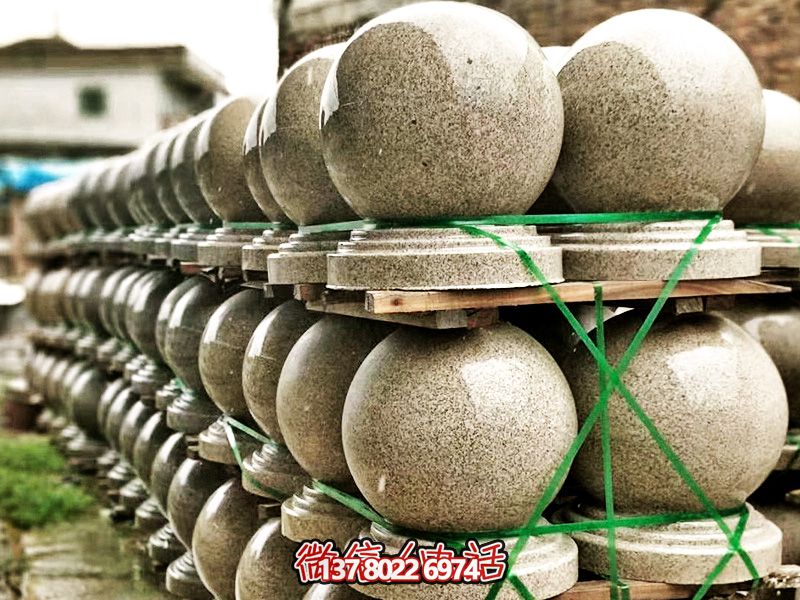 動(dòng)物園門口擺放球形花崗巖攔車石雕塑 動(dòng)物園門口擺放球形花崗巖攔車石雕塑